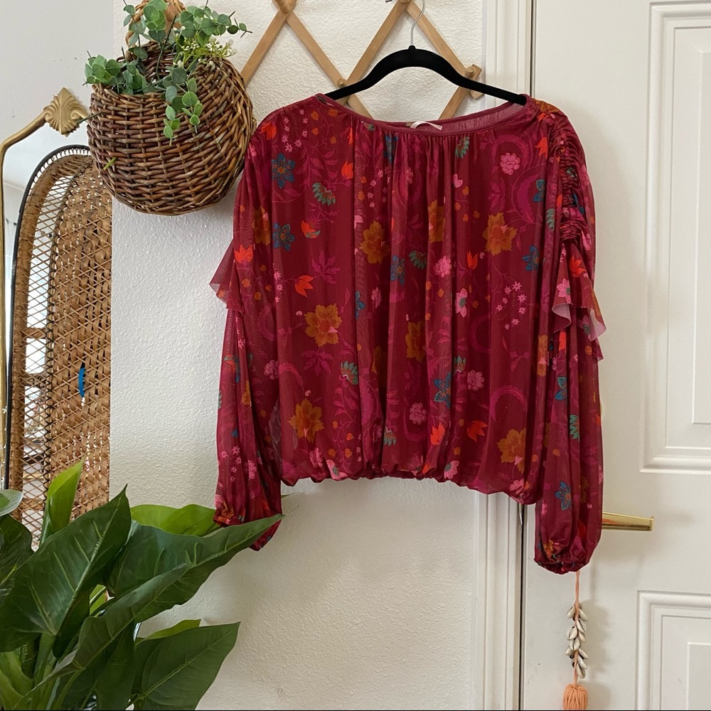 Free People flower top 🌸🌼